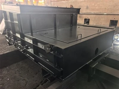 Hydraulisk skyver for forbrenningsovn